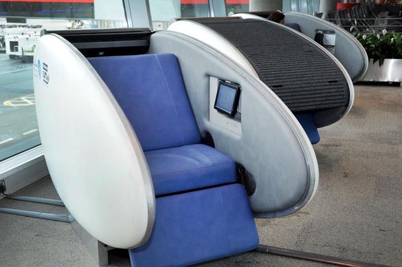 cápsulas de descanso articuladas en aeropuertos